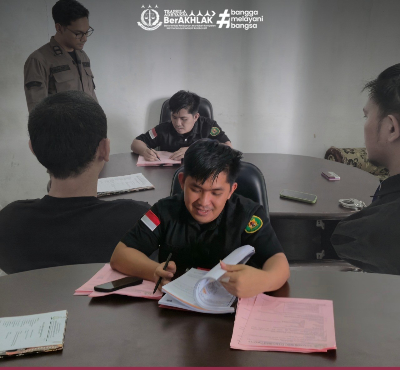 Penyerahan Para Tersangka dan Barang Bukti (Tahap II) Tindak Pidana Umum oleh Penyidik Polres Labuhanbatu Selatan