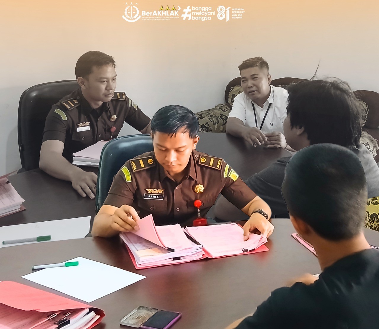 Penyerahan Para Tersangka dan Barang Bukti (Tahap II) Tindak Pidana Umum oleh Penyidik Polres Labuhanbatu Selatan kepada Jaksa Penuntut Umum