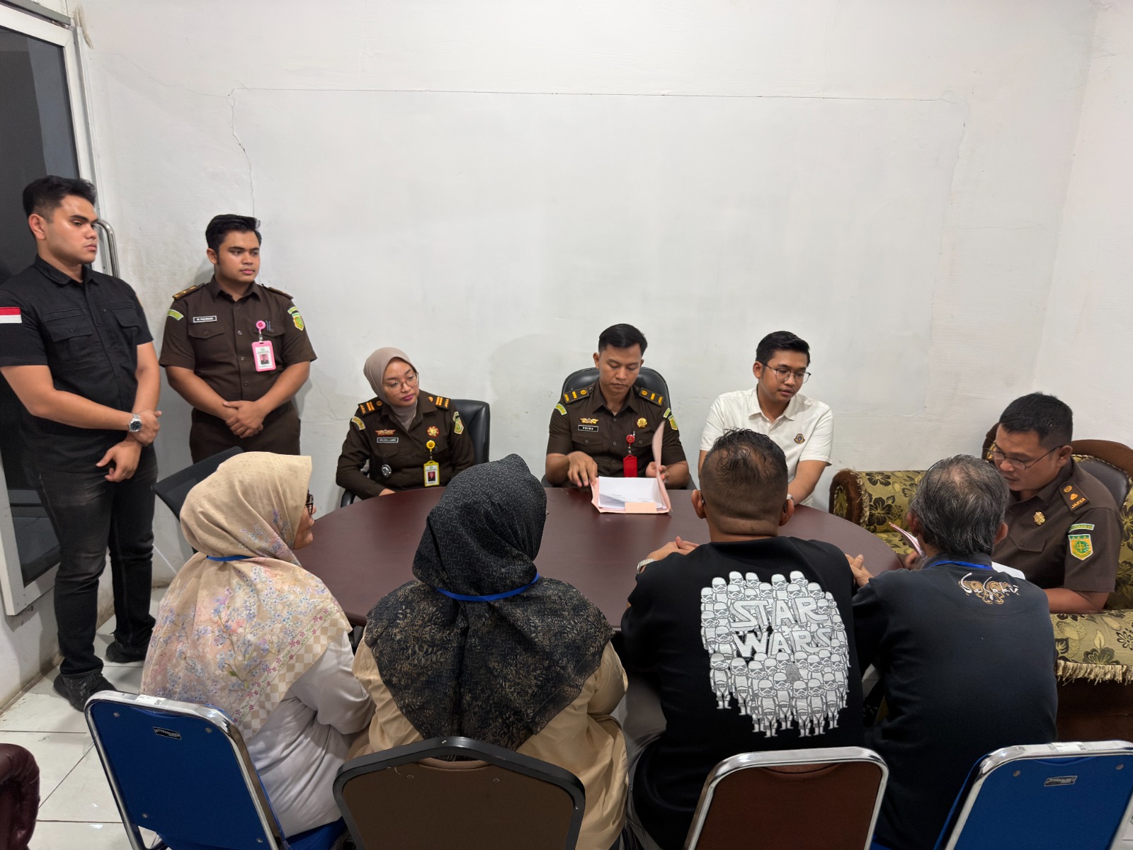 Penyerahan Tersangka dan Barang Bukti (Tahap II) dalam Perkara Dugaan Tindak Pidana Korupsi dalam Pengadaan dan Penyaluran Bantuan pada Kegiatan Rehabilitasi Sosial