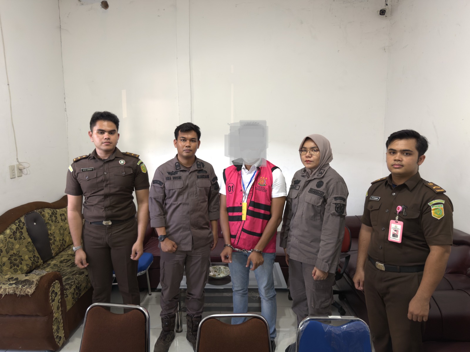 Penyerahan Tersangka dan  Barang Bukti (Tahap II) Perkara Dugaan Tindak Pidana Korupsi Dinas Sosial Kabupaten Labuhanbatu Selatan Tahun Anggaran 2024