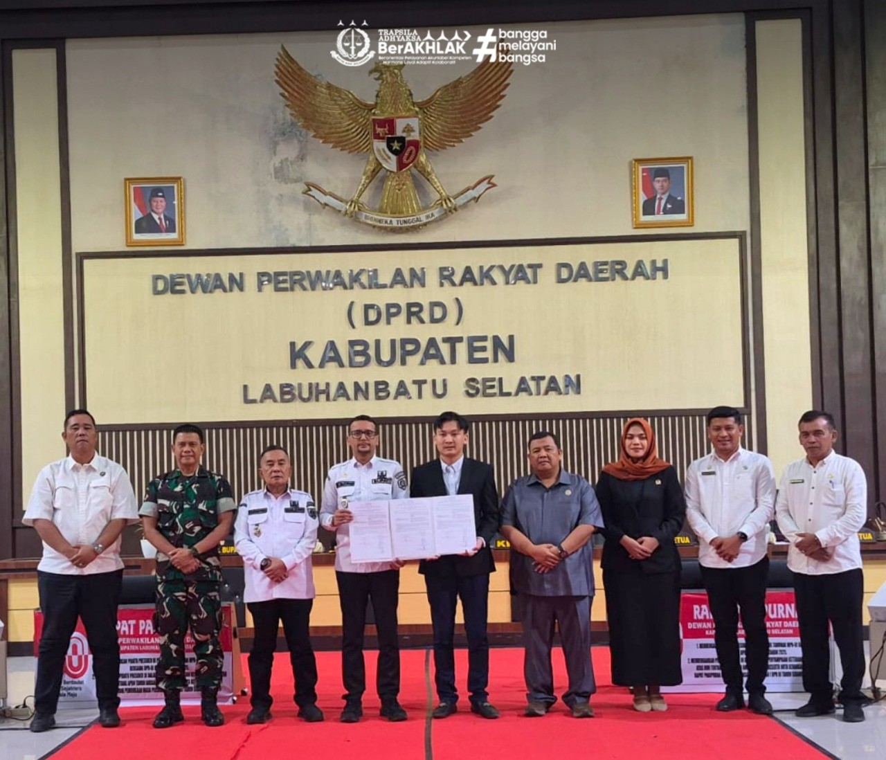 Rapat Paripurna DPRD Kabupaten Labuhanbatu Selatan bertempat di Ruang Rapat Paripurna DPRD Kabupaten Labuhanbatu Selatan