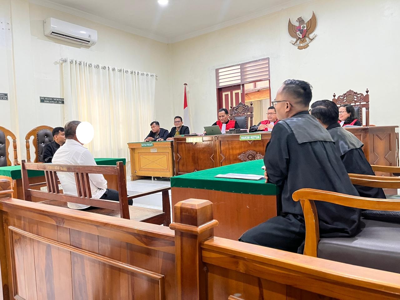 sidang dengan agenda Pembacaan Surat Dakwaan dalam perkara Tindak Pidana Korupsi Pengadaan Plang “Sekolah Ramah Anak” di Sekolah UPTD SDN dan UPTD SMPN se-Kabupaten Labuhanbatu Selatan.